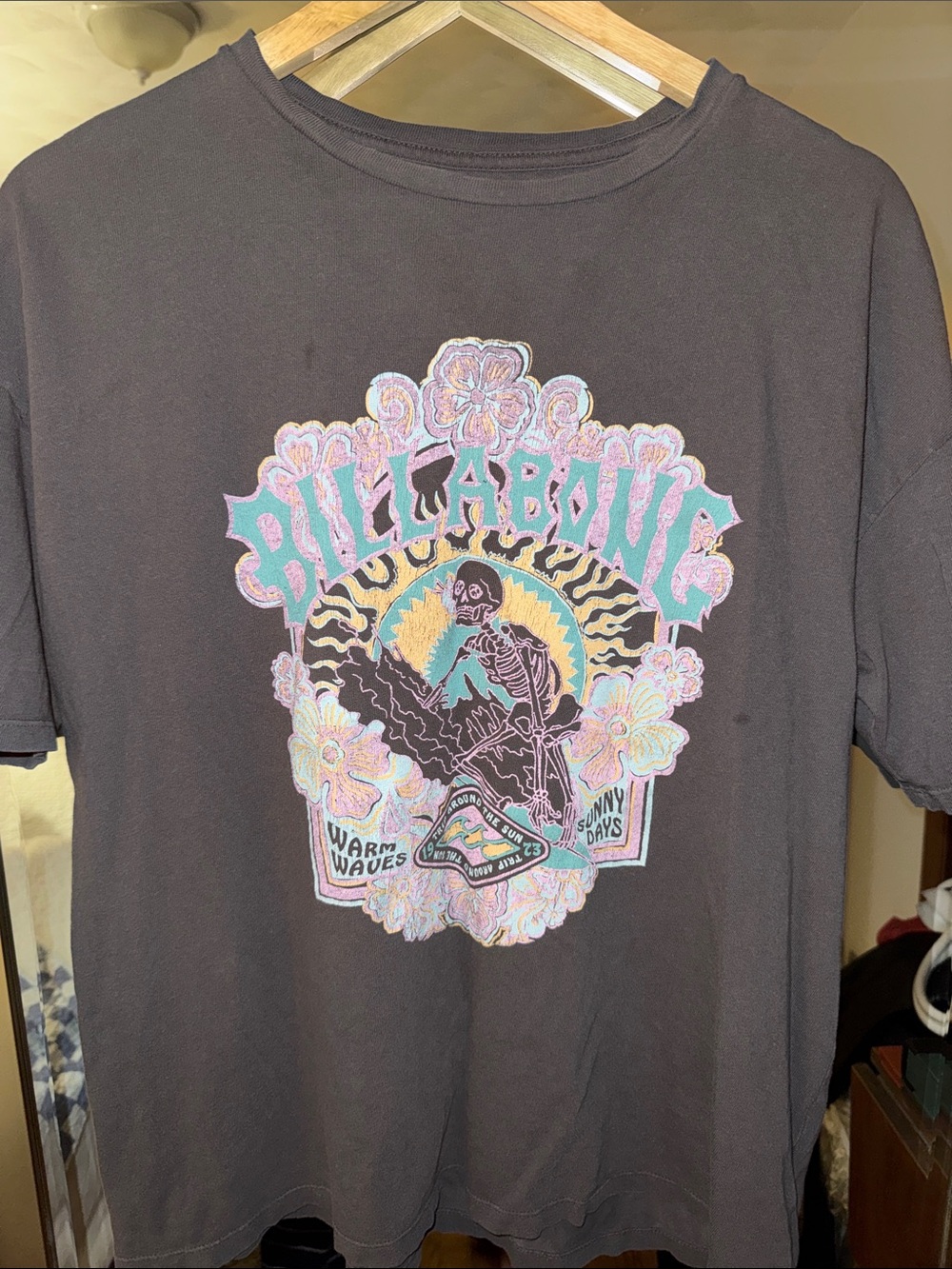 Billabong women’s graphic skeleton surf tee